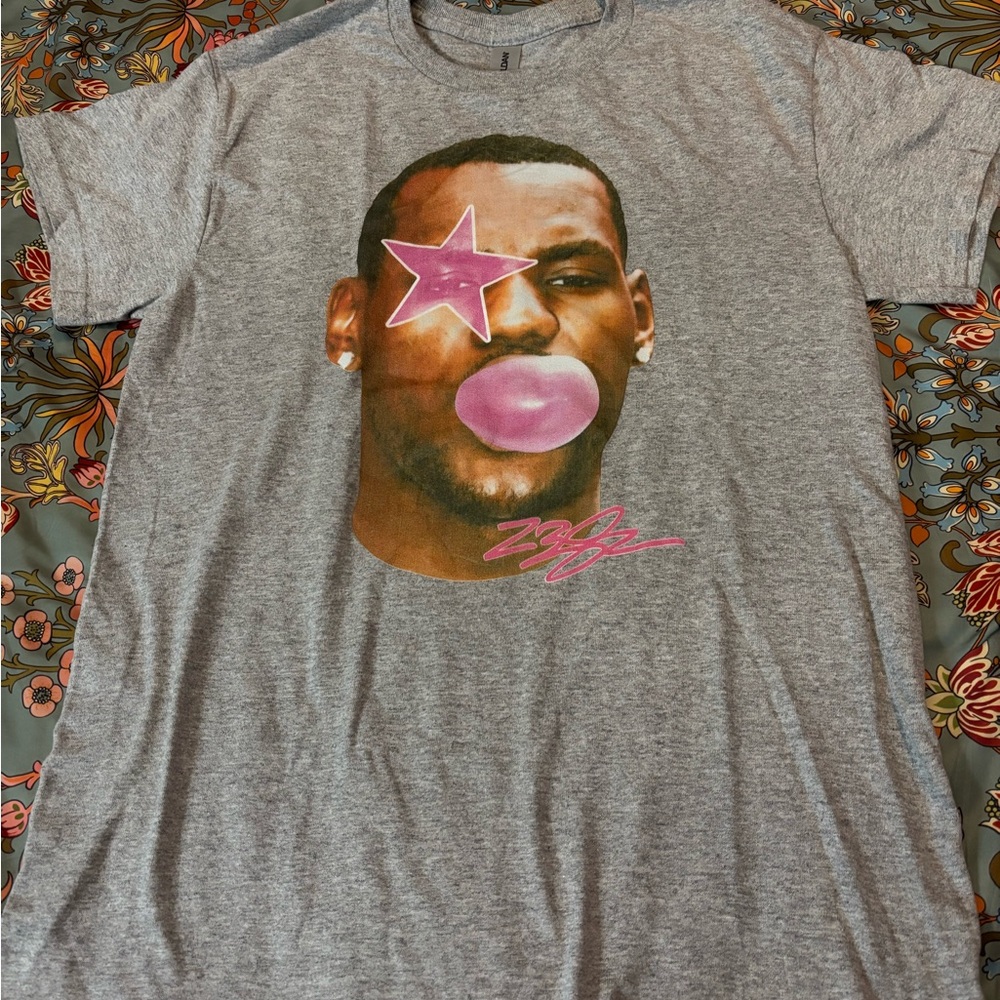 LeBron James Bubble Gum tee shirt men’s small